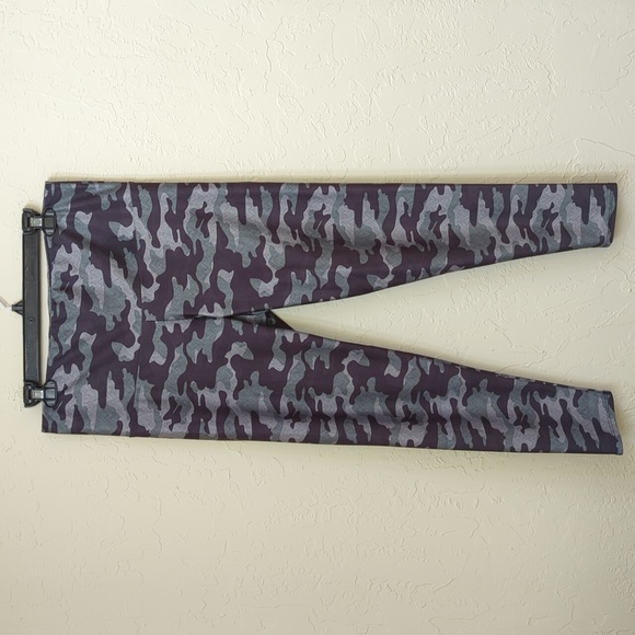 Onzie Flow Camouflage 3/4 Length Leggings Size Large - Picture 2 of 8